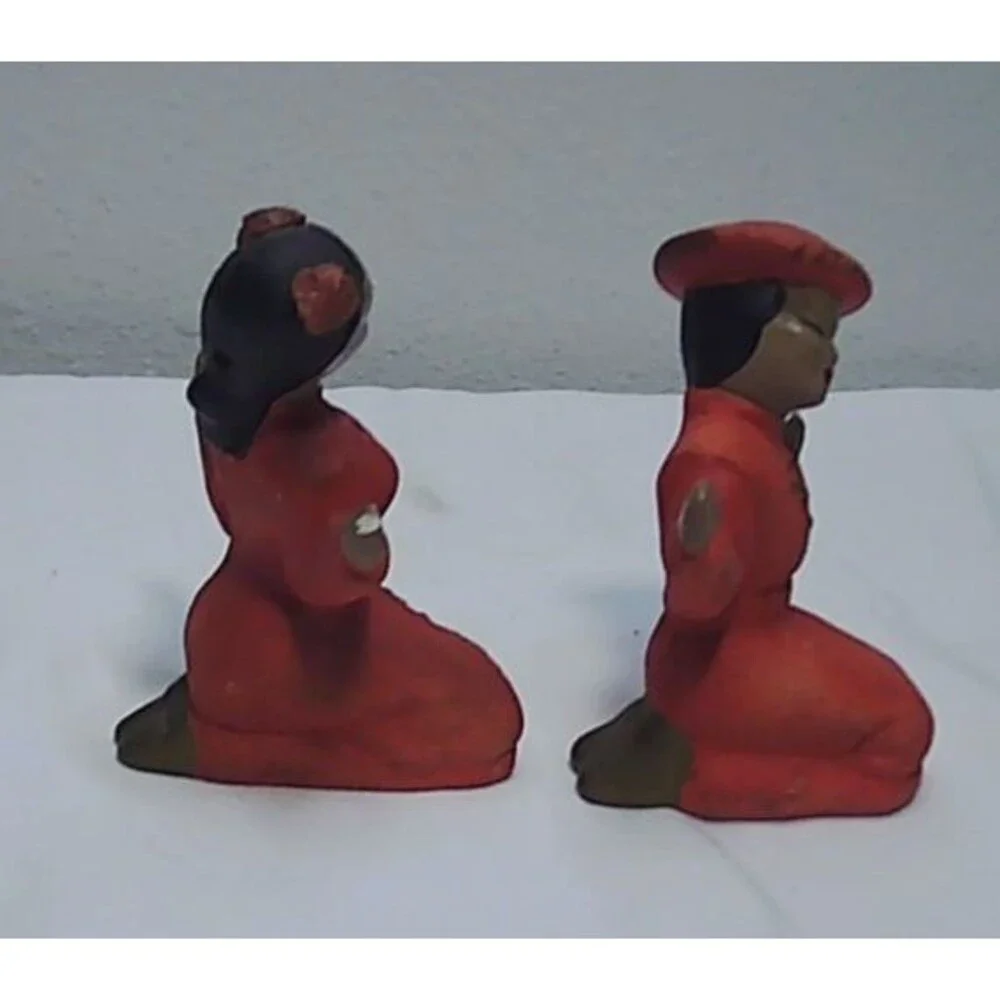 Vintage Asian Kneeling Man and Woman in Red Salt and Pepper Shakers 3.5